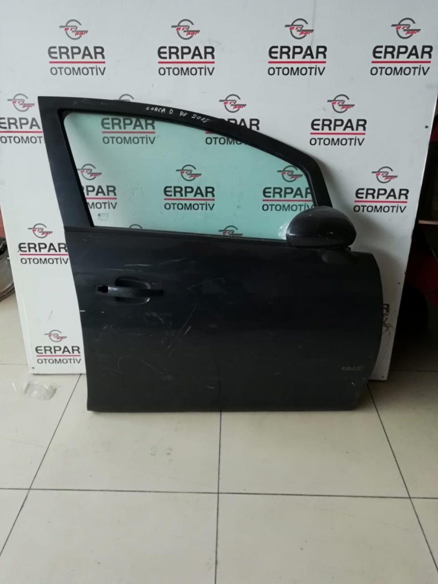 OPEL CORSA D ÇIKMA SAĞ ÖN KAPI (SİYAH) – Çıkma parça GM