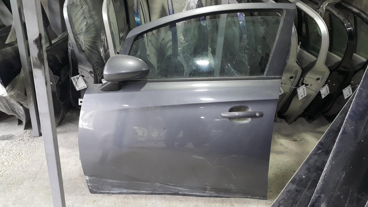 OPEL CORSA E ÇIKMA SOL ÖN KAPI (GRİ) – Çıkma parça GM