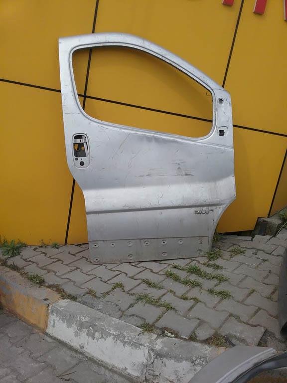 VİVARO ÇIKMA SAĞ ÖN KAPI – Çıkma parça GM