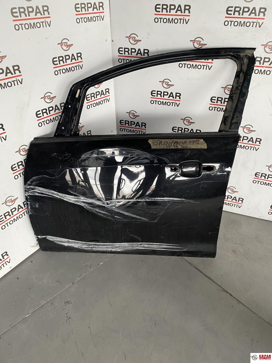 CORSA E ÇIKMA SOL ÖN KAPI (SİYAH) – Çıkma parça GM