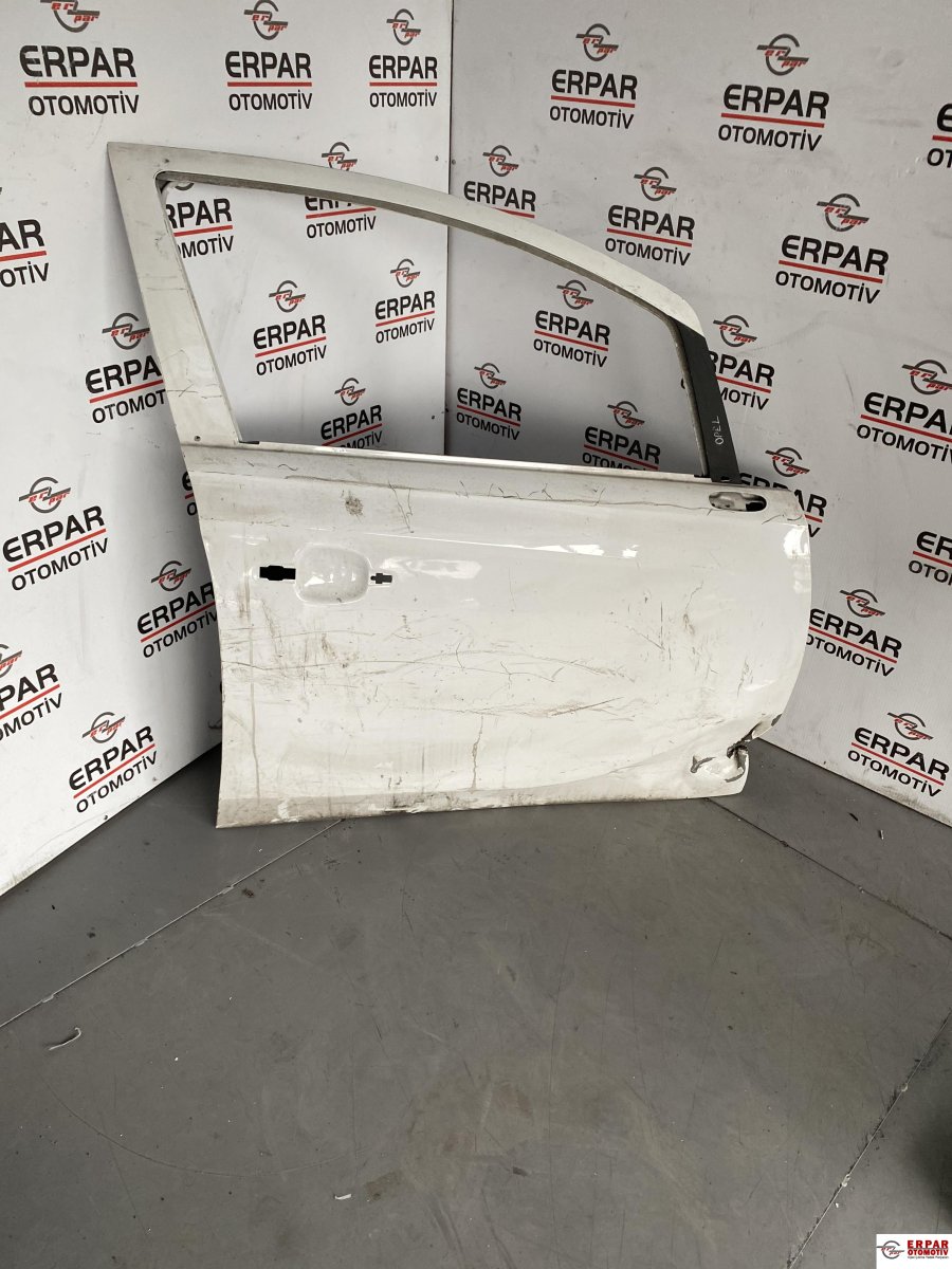CORSA E SAĞ ÖN KAPI (BEYAZ) – Çıkma parça GM