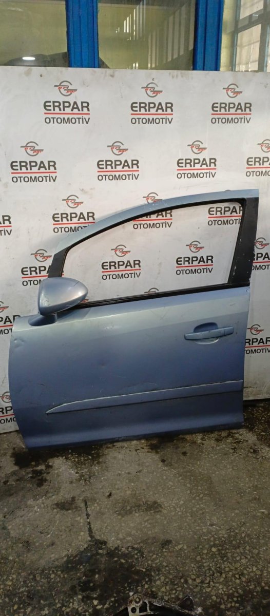 OPEL CORSA D ÇIKMA SOL ÖN KAPI (MAVİ) – Çıkma parça GM