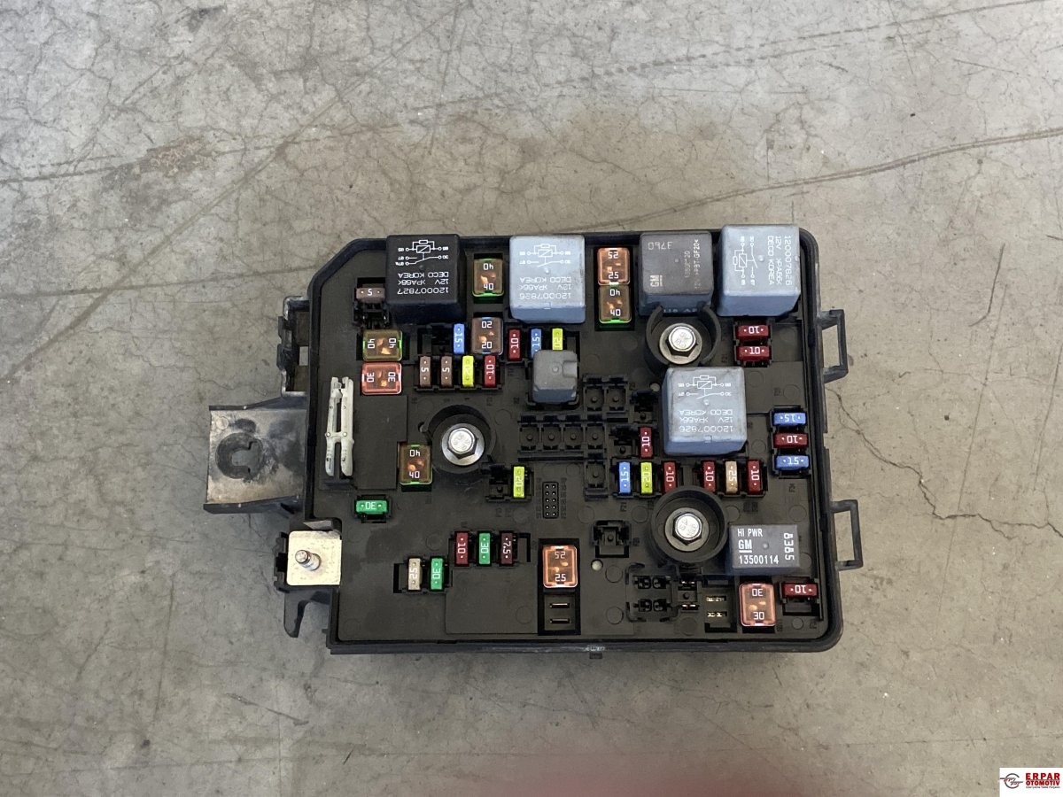 OPEL CORSA E B14XER SİGORTA KUTUSU – Çıkma parça GM