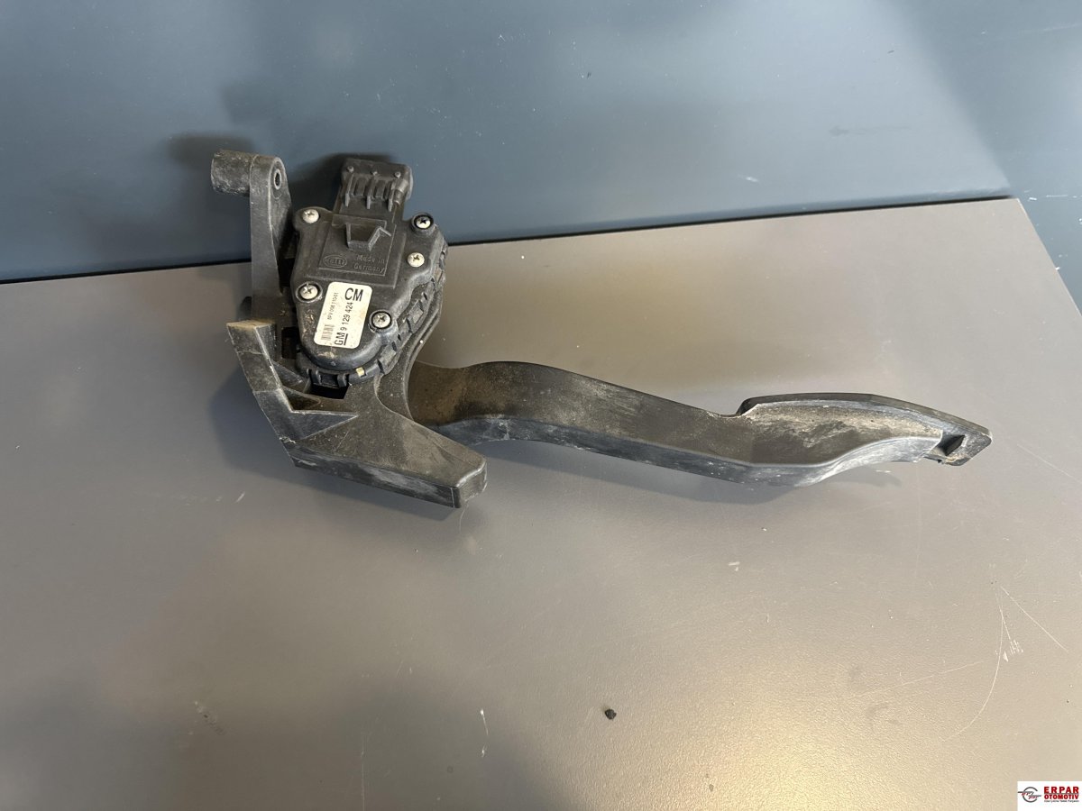 CORSA C TRİPTONİK GAZ PEDALI-9129424 CM – Çıkma parça GM